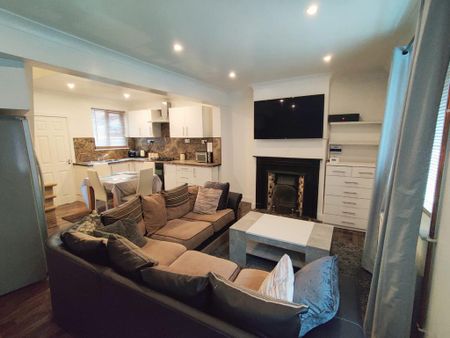 2 bedroom terraced house to rent - Photo 2