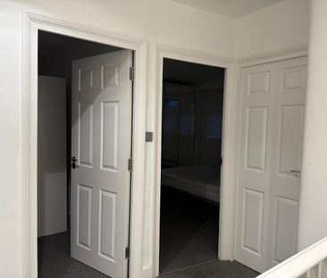 Room in a Shared House, Eton Road, IG1 - Photo 4