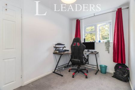 2 bedroom apartment to rent Berkeley Court, Weybridge, KT13 - Photo 4