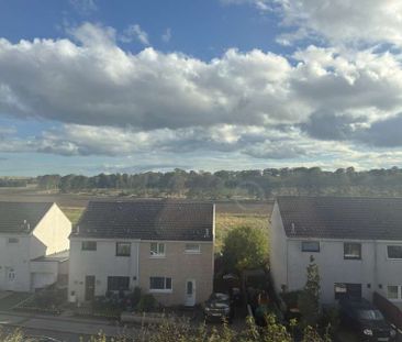Modern semi detached house on the west side of Ellon. - Photo 1