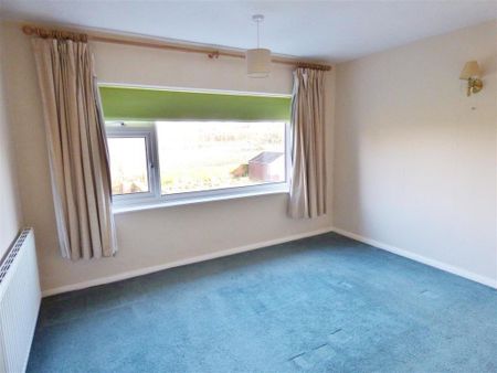 3 bedroom semi-detached house to rent - Photo 4