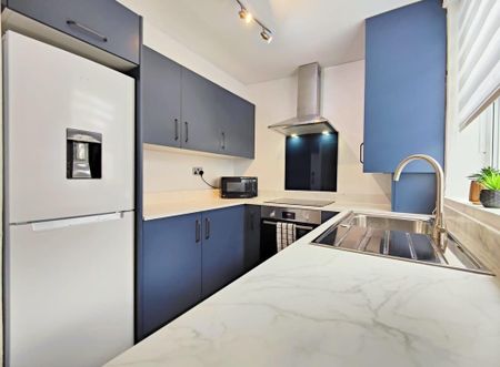 4 bedroom terraced house to rent - Photo 4