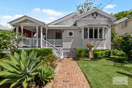 13 Crescent Road, Kelvin Grove QLD 4059 - House For Rent - $1,350 | Domain - Photo 3