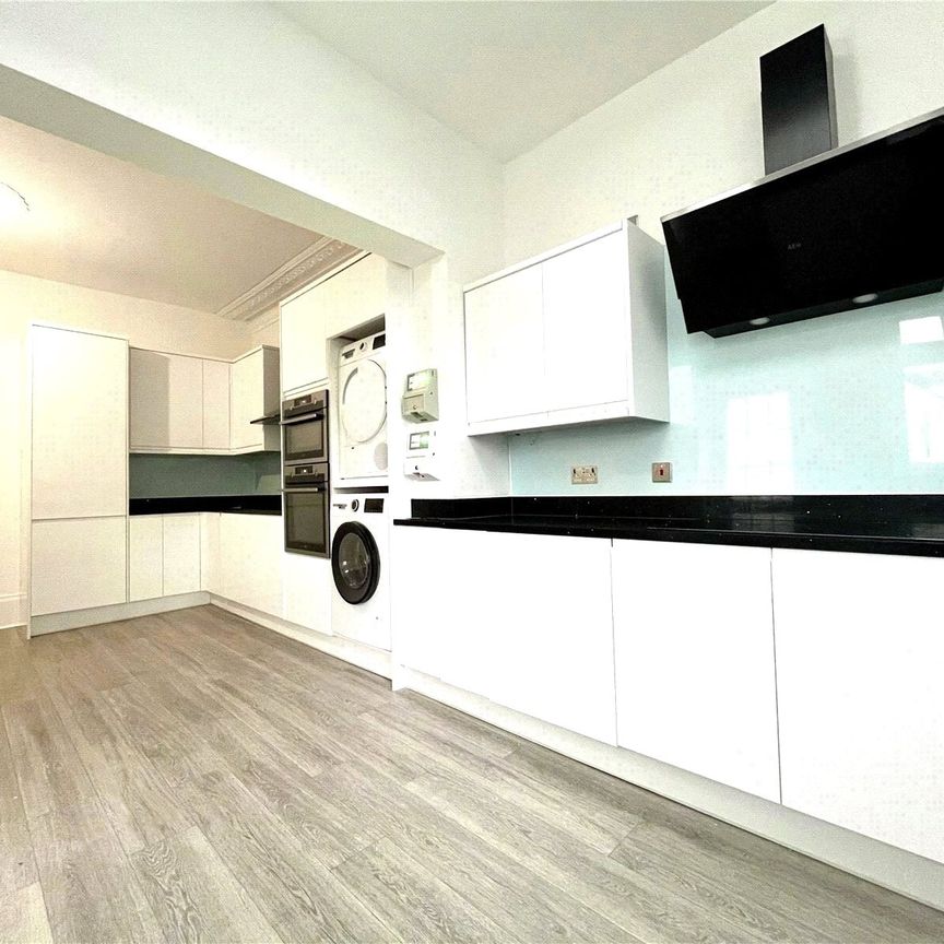 Warren Road, Bexleyheath, Kent, DA6 7LU - Photo 1