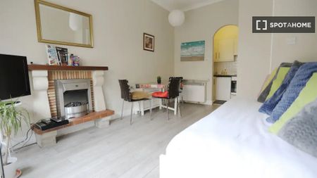 1-bedroom apartment for rent in North City, Dublin - Photo 4