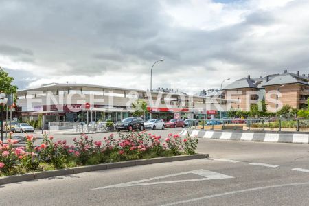 Casa o chalet de alquiler en Calle Navaluenga, Zona Carretera del Plantío - Photo 2