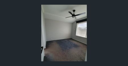 4X1 FAMILY HOME WITH SOLAR PANELS & POWERED SHED! - Photo 4