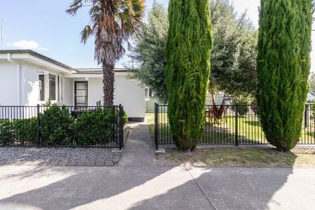 Fully furnished Devon street. - Photo 2