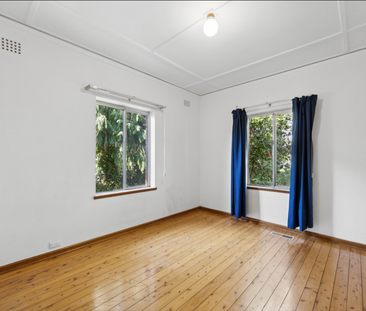 Charming 3 Bedroom Home - Photo 5