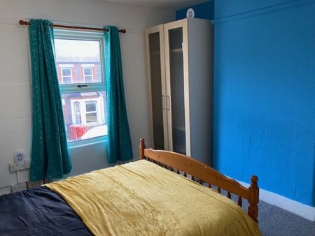 Room in a Shared House, Westfield Road, RG4 - Photo 2