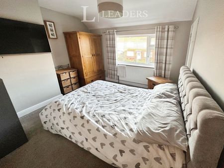 3 bedroom house to rent Bowers Close, Norwich, NR3 - Photo 2