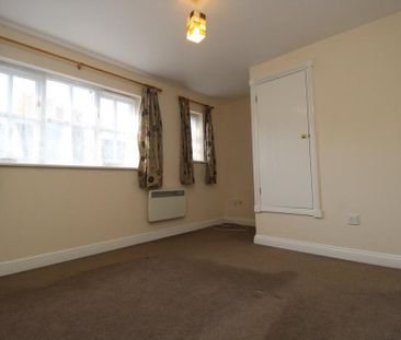 2 bedroom semi-detached house to rent - Photo 2
