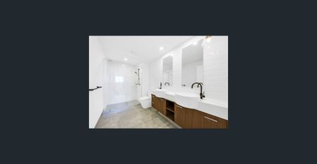 Waterfront Executive Apartment with Resort Living in Varsity Lakes - Photo 2