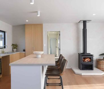 Fully Renovated, Private & Sunny in Ngongotahā - Photo 3