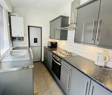 5 double Bedroom student house in a fantastic location - Photo 4