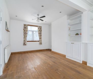 5 Bed Terraced House, Downshall Avenue, IG3 - Photo 2
