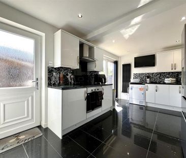 3 bedroom detached house to rent - Photo 3