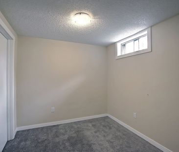 Beautiful 5-Bedroom Bungalow for Rent – 6607 Malvern Road NE Availa... - Photo 3