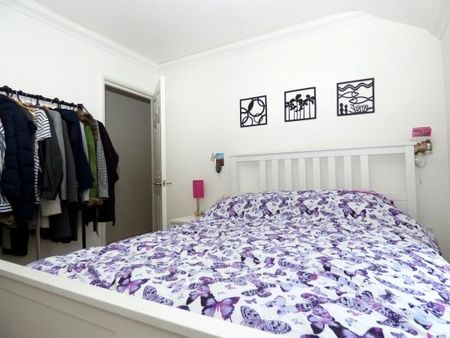 Victoria Road North, Southsea - Photo 2