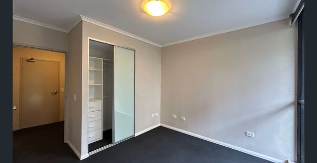 funished 2-Bedroom Apartment - Photo 1