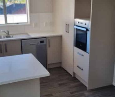 Sunny deck near Sunnyvale station - Photo 5