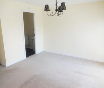 4 bedroom end of terrace house to rent - Photo 4