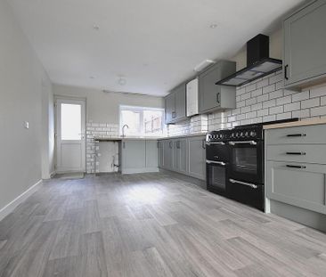 4 bedroom detached house to rent - Photo 4