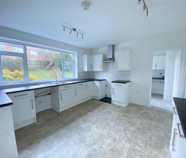 4 bedroom detached house to rent - Photo 3