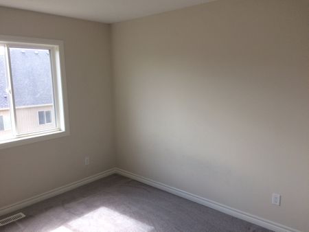 For Lease - 135 Law Drive, Guelph, Ontario - Photo 5