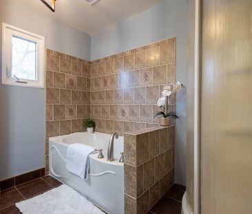 For Lease - 5717 Lowell Avenue, Niagara Falls, Ontario - Photo 2