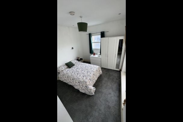 3 Bed Flat, Brixton Road, SW9 - Photo 1