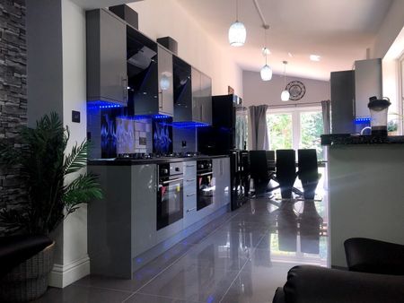 Room in a Shared House, Erleigh Road, RG1 - Photo 2