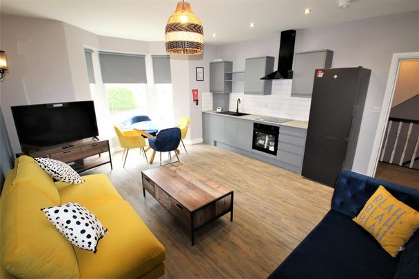 Flat, Edinburgh Road, Armley, LS12 3RW, Leeds - Photo 1
