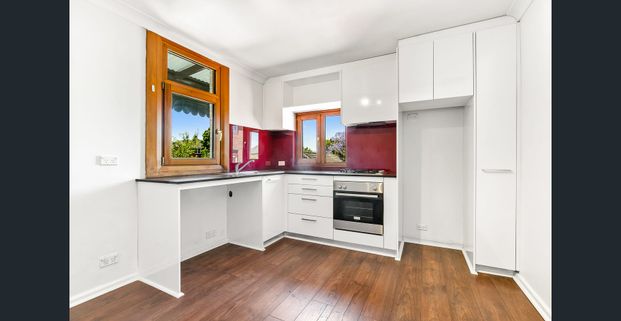 Spacious apartment with secure parking - Photo 1