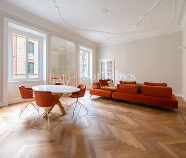 Elegante appartamento ristrutturato in palazzo d'epoca - Photo 3