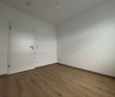Bremerhaven - Schiffdorferdamm // Moderne 3 Zimmer-Wohnung im EG mi... - Photo 3