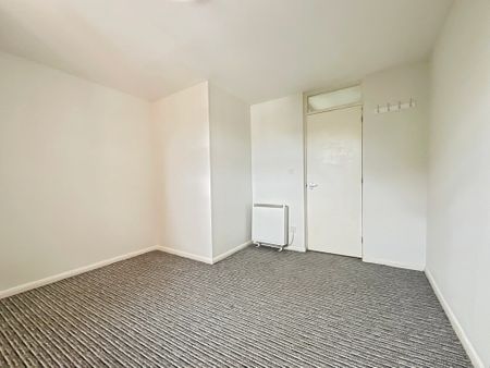 2 bedroom Apartment to let - Photo 4