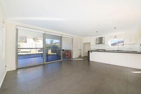 Charming Family Home - Photo 5