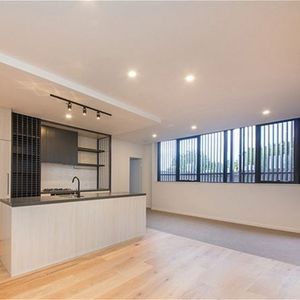 Modern Apartment located near the river of West End! - Photo 2