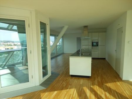 A crystal of steel and glass - Foto 4