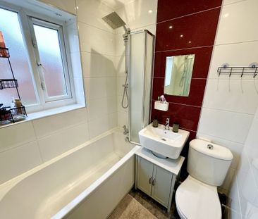 Ecclesburn Avenue, Leeds - Photo 4