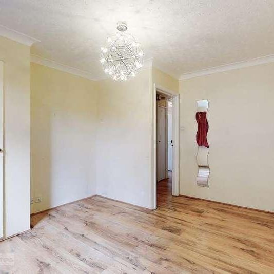 Charlton Lodge, Temple Fortune, NW11 - Photo 1