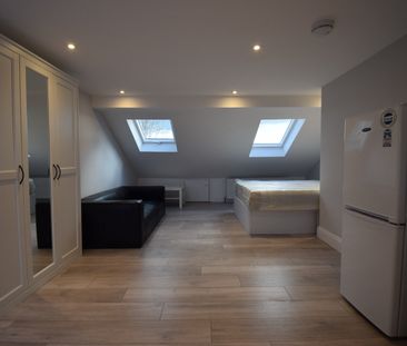 Studio Flat, Caulfield Road, E6 - Photo 2