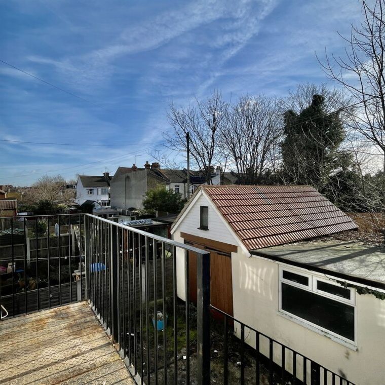 3 bed Flat Westborough Road, Westcliff-on-Sea, SS0 - Photo 1