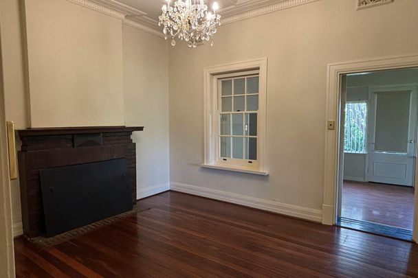 Riverside Character Home in the Heart of Renmark – 10 Ral Ral Avenue - Photo 1