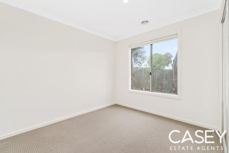 30 Fernisky Drive, Cranbourne East - Photo 4