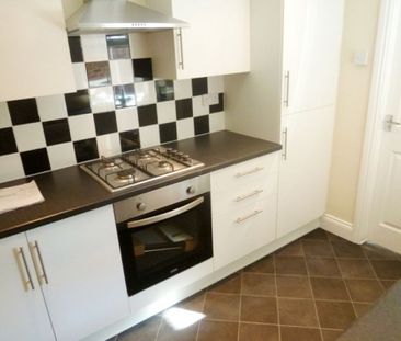 2 Bed - Simonside Terrace, Heaton - Photo 5