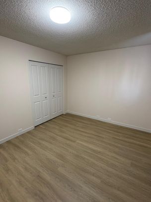 House in NW - Photo 1