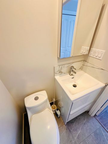 For Lease - 1032 Burnhamthorpe Road, Mississauga, Ontario - Photo 4