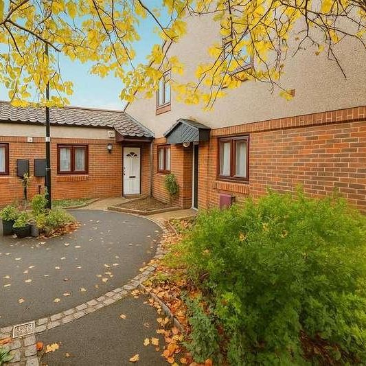 Community Road, Greenford, UB6 - Photo 1